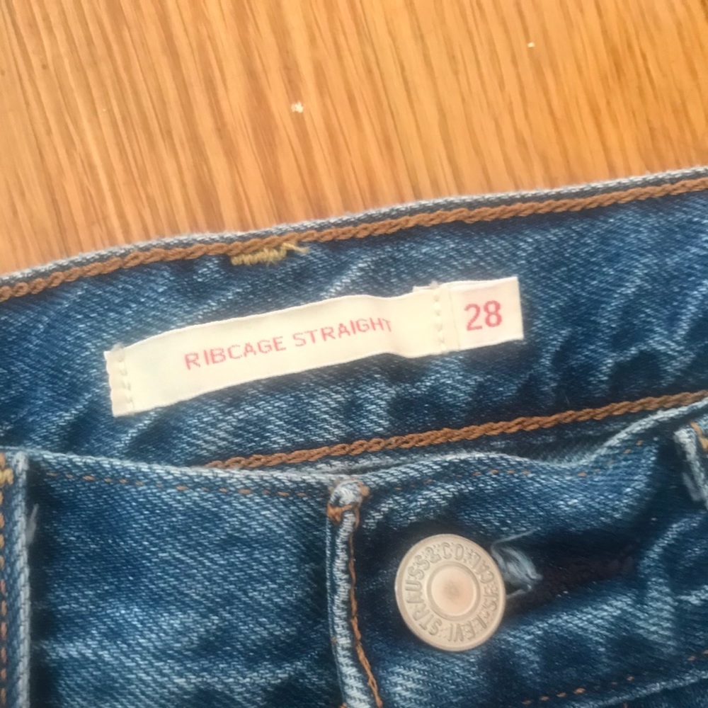 Levi’s ribcage straight ankle jeans